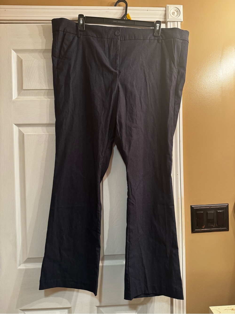 Ladies size 24 Lane Bryant stretchy dressy jeans